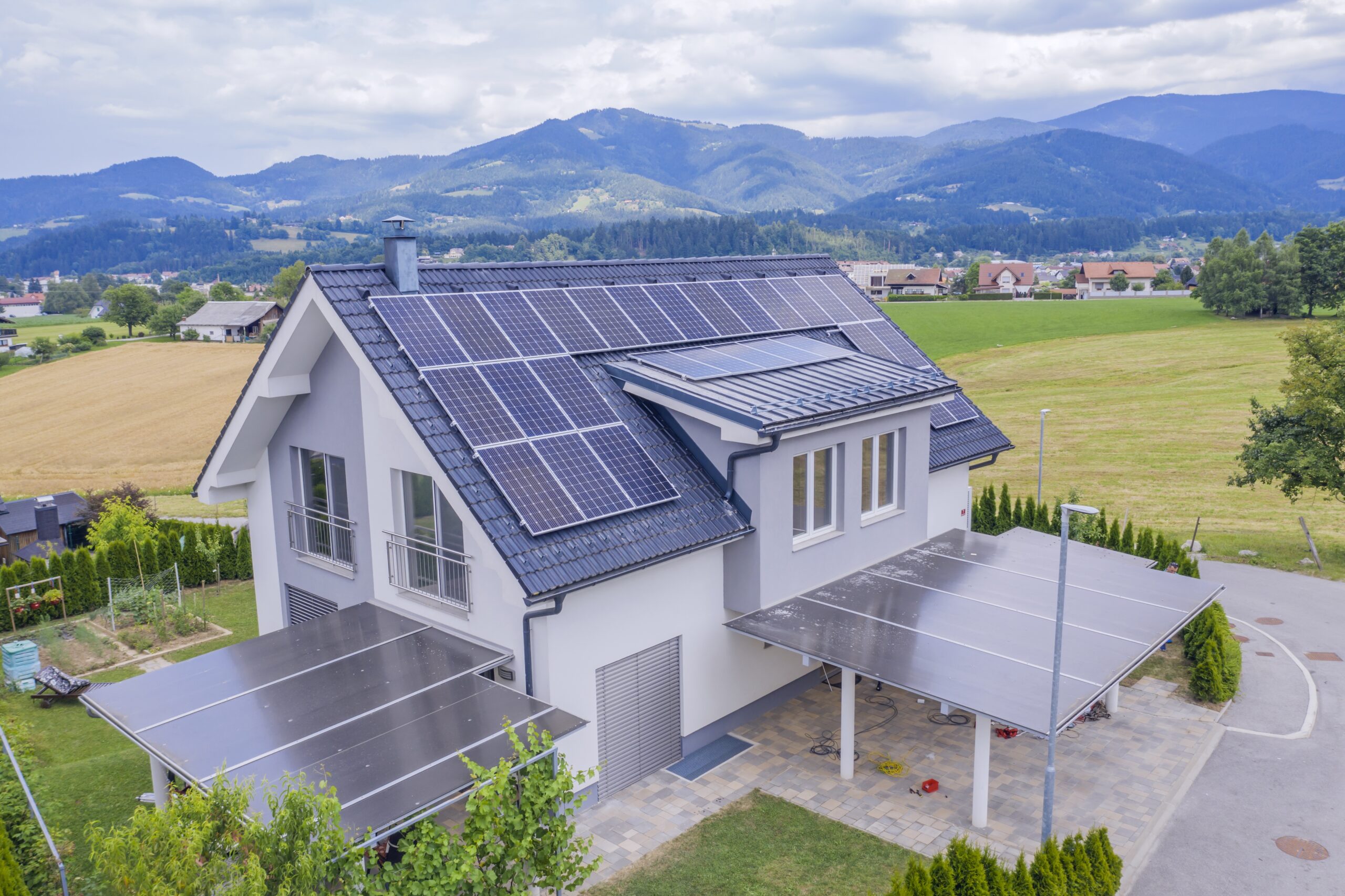 Modernes Haus mit PV